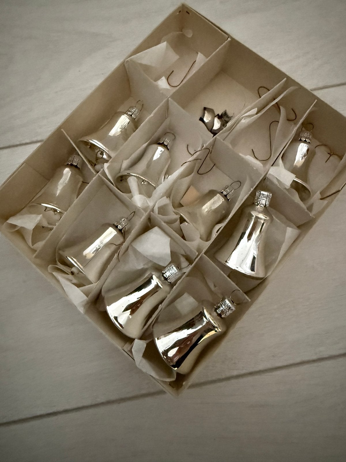 Zilverkleurige kerst klokjes van glas, Ophalen, Gebruikt
