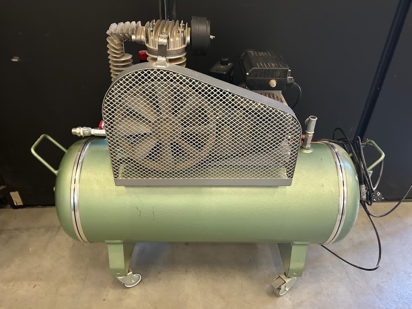 Creemers Compressor CS 220/90 L - 2008, Ophalen, Gebruikt, 10 bar of meer, 25 tot 100 liter
