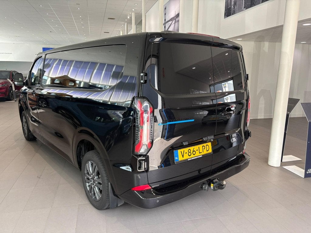 Ford E-Transit Cust. 320 L2H1 Limited 65 kWh CAMERA | APPLE, Automaat, Gebruikt, Met garantie (alle), 2192 kg