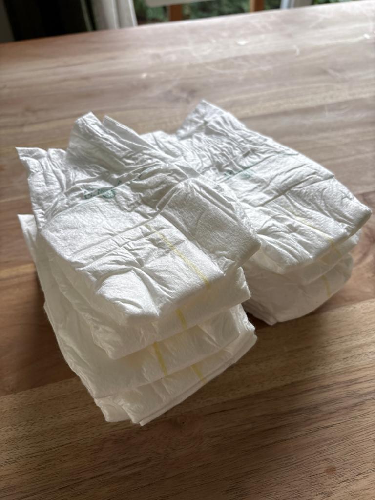 GRATIS: stapeltje Kruidvat New Born Luiers Maat 2 (3-6 kg), Kinderen en Baby's, Ophalen, Nieuw