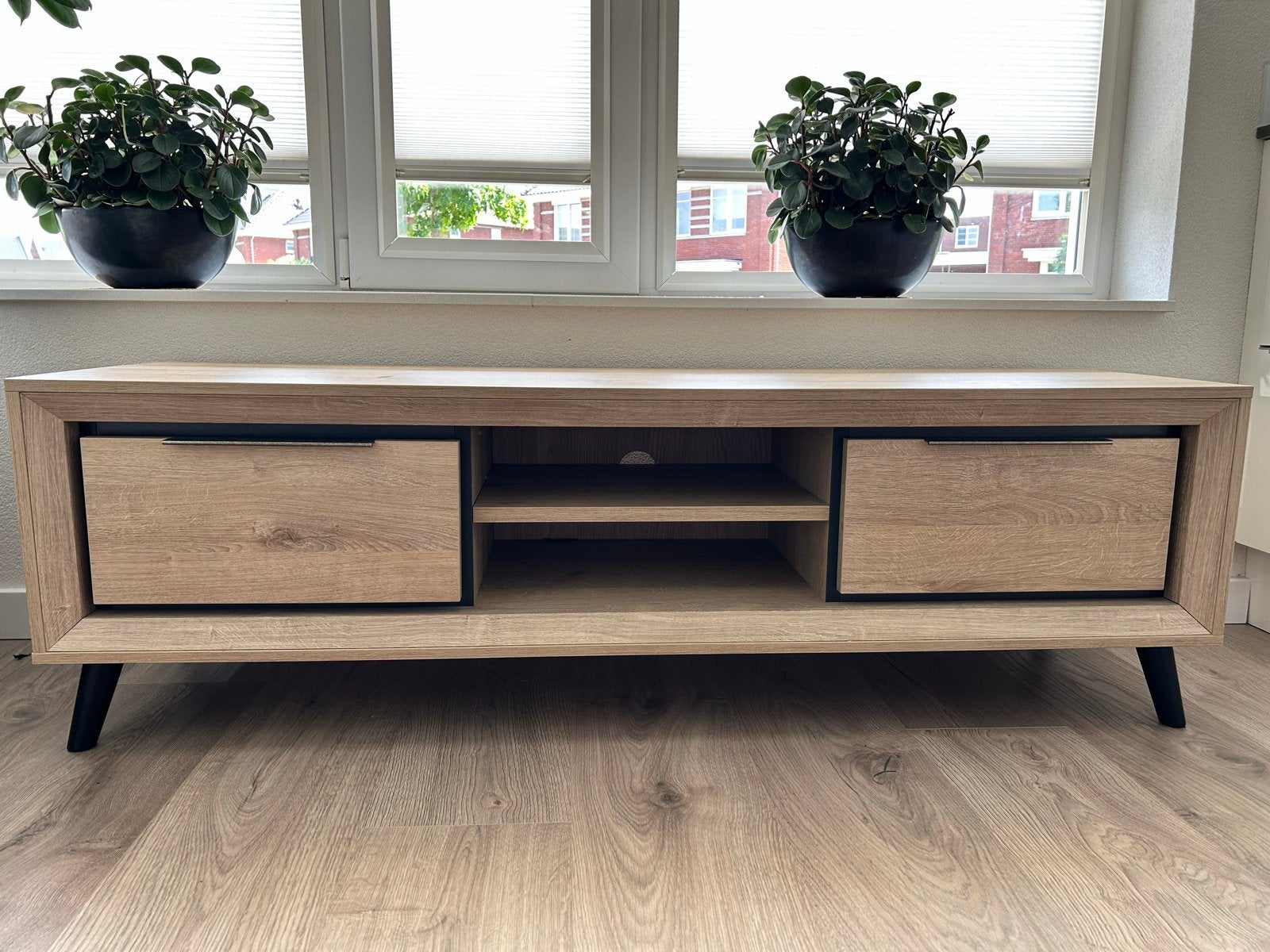Eiken TV meubel met zwarte details - 163x46x50,5 cm, Huis en Inrichting, Kasten | Televisiemeubels, Ophalen, 150 tot 200 cm, Eikenhout