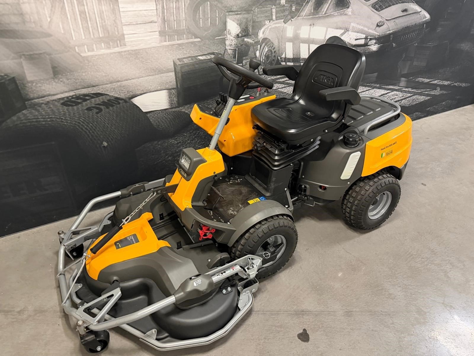 Stiga Park Pro 900 AWX | EX BTW | Nieuw!, Auto's, Gebruikt, Overige carrosserieën, Overige brandstoffen, Geel