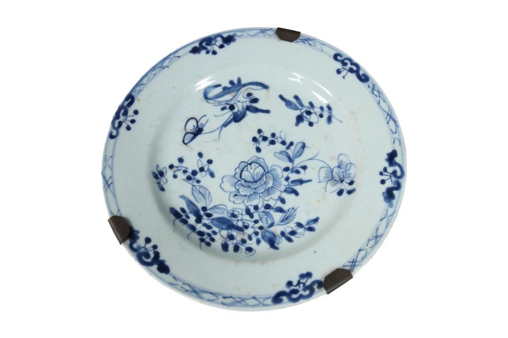 Chinees blauw-wit bord pioen en vlinder - Qianlong 18e eeuw, Antiek en Kunst, Ophalen