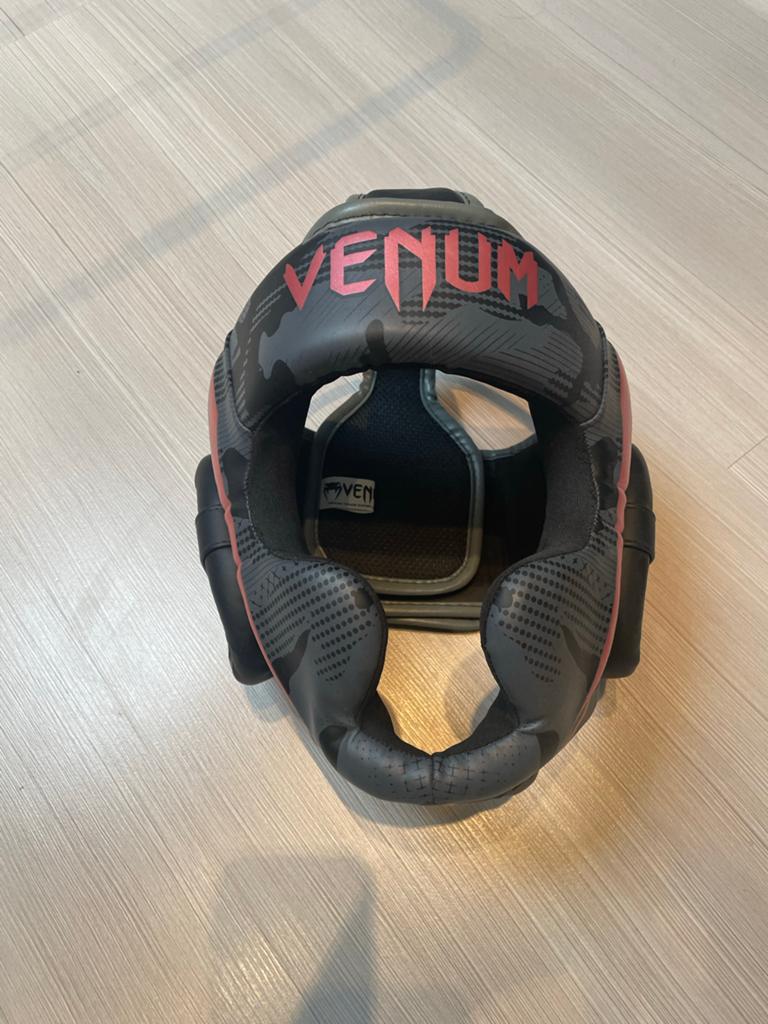 Venum Hoofdbeschermer - Zwart/Grijs/Metallic Roze (Maat M), Overige, Vechtsportbescherming, Zo goed als nieuw, Maat M