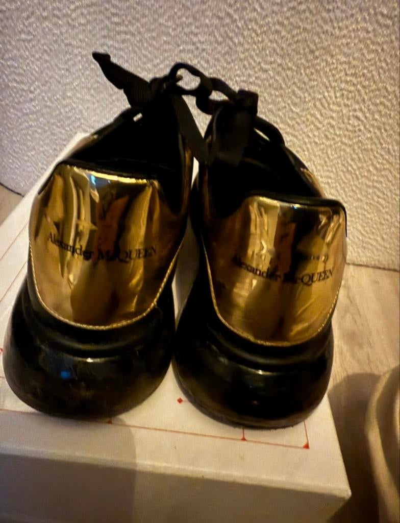 Alexander McQueen Sneakers Zwart/Goud Maat 42, Kleding | Heren, Schoenen, Ophalen of Verzenden, Gedragen, Zwart, Sneakers of Gympen