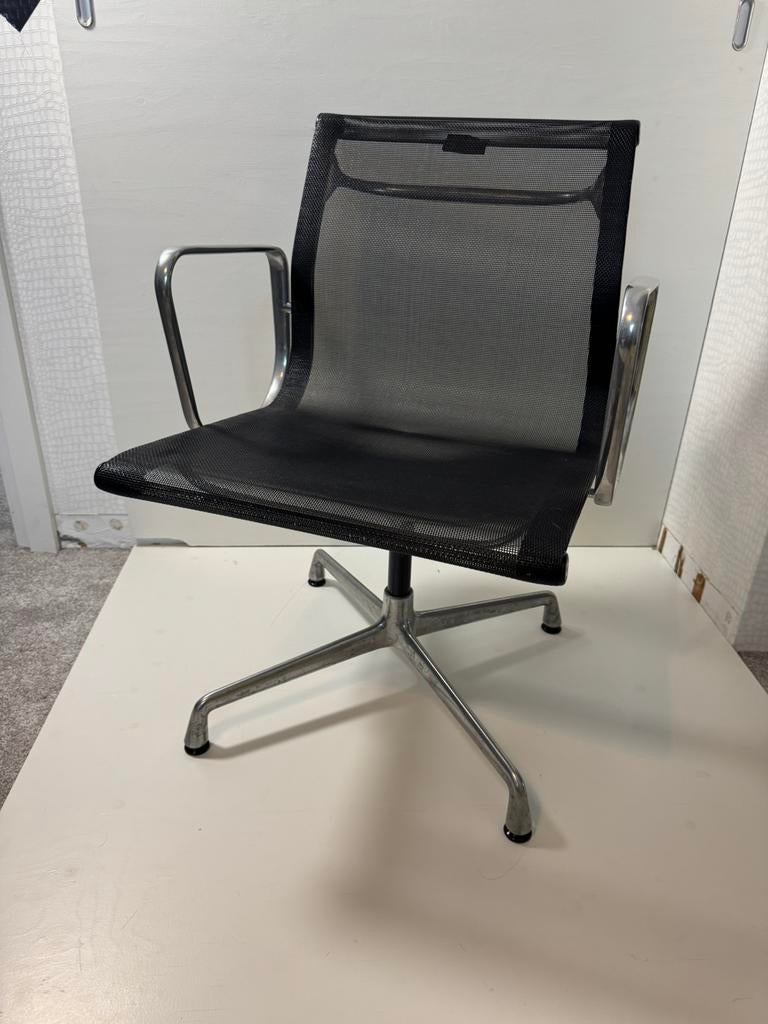Vitra 108, Ophalen, Zo goed als nieuw, Zwart