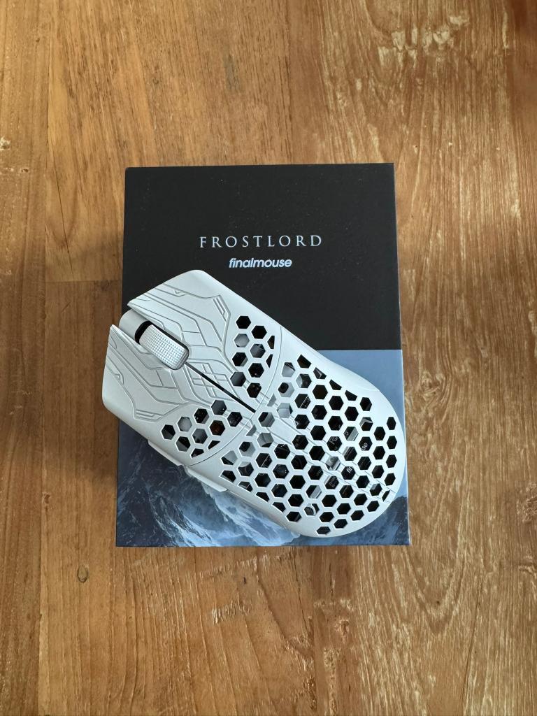 Finalmouse Frostlord – Small | lichtgewicht Gaming Muis, Computers en Software, Muizen, Muis, Verzenden, Nieuw, Draadloos