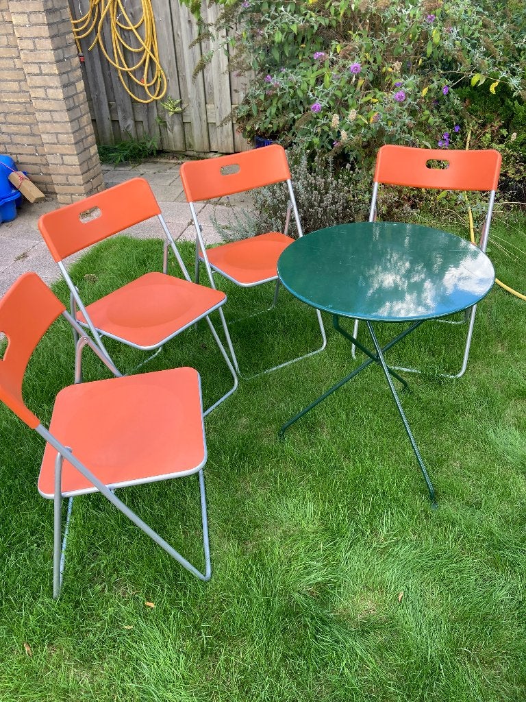 Tuinset: Groene Tafel met 4 Oranje Klapstoelen, Ophalen