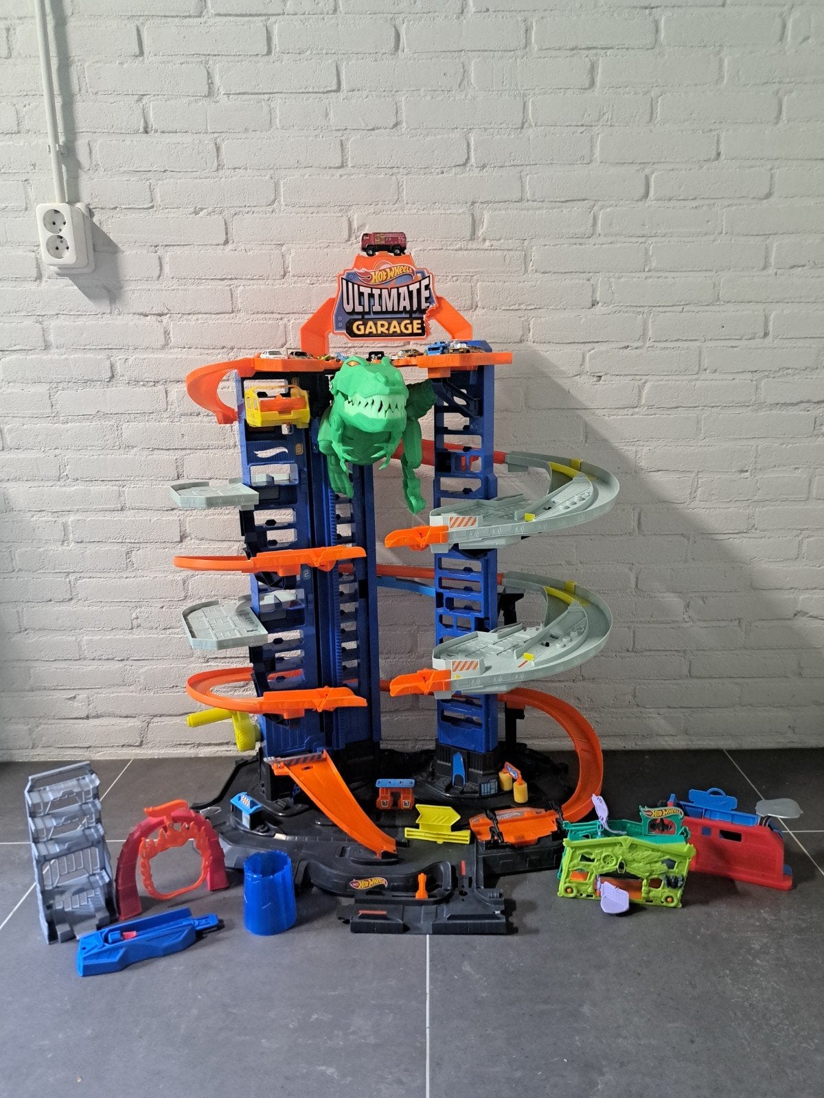 Hot Wheels Ultimate Garage met T-Rex en extra's, Ophalen, Gebruikt, Jongen of Meisje