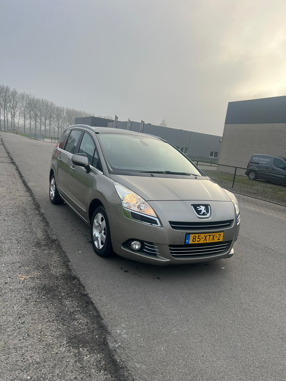 Peugeot 5008 1.6 THP 5PL 2012 Grijs, Voorwielaandrijving, 1550 kg, 1435 kg, 75 €/maand