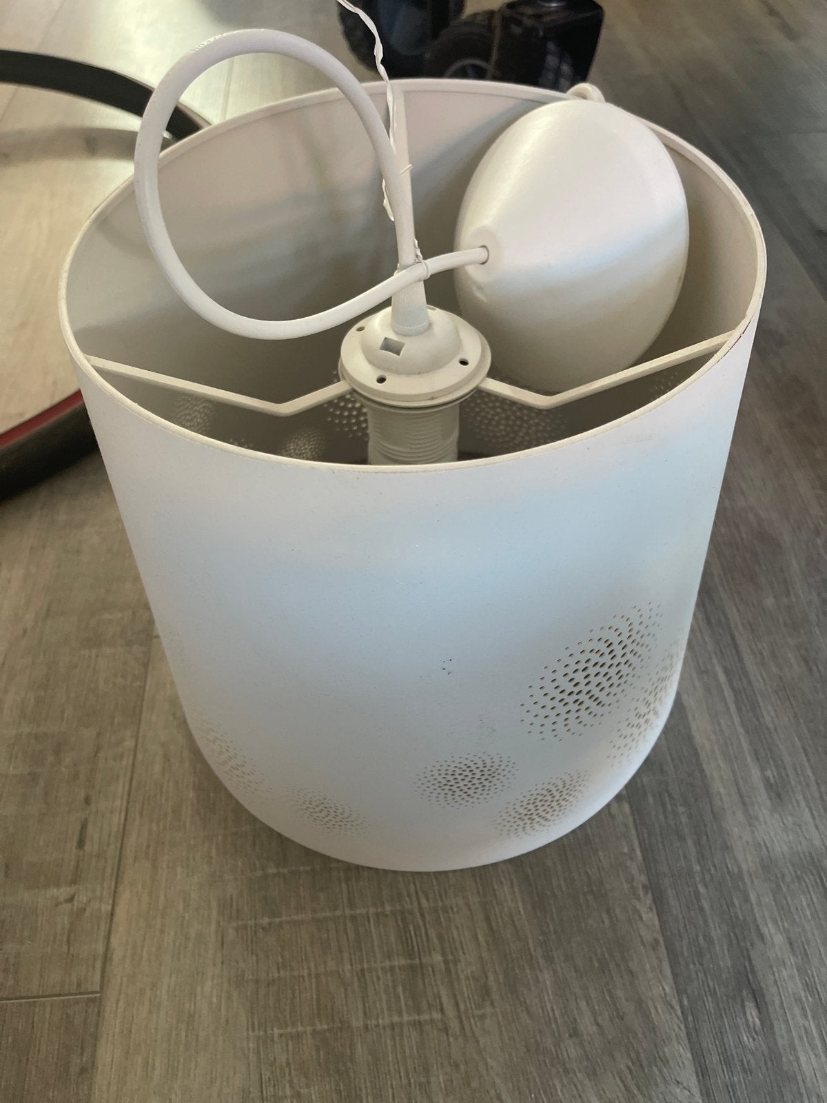 Witte hanglamp met geperforeerd patroon, Gebruikt, Wit, Rond, Ophalen