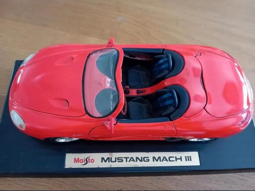 Maisto Mustang Mach III Modelauto - Rood 1:18 in doos, Hobby en Vrije tijd, Modelauto's | 1:18, Verzenden, Zo goed als nieuw, Auto