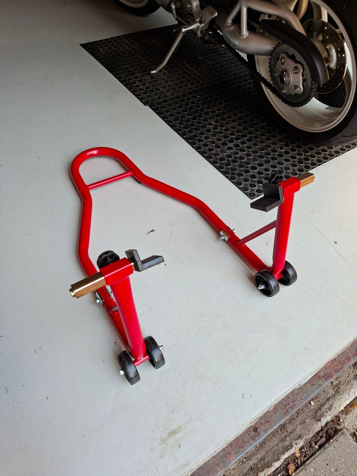 Paddockstand, Motoren, Ophalen