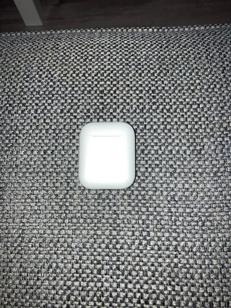 AirPods case 2  (zonder oortjes), Ophalen of Verzenden, Gebruikt, Overige merken, Draadloos