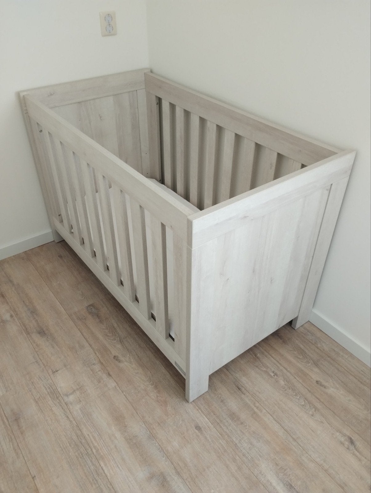 Kinderkamer set, ledikant, commode en kledingkast, Ophalen, Zo goed als nieuw, Jongetje of Meisje