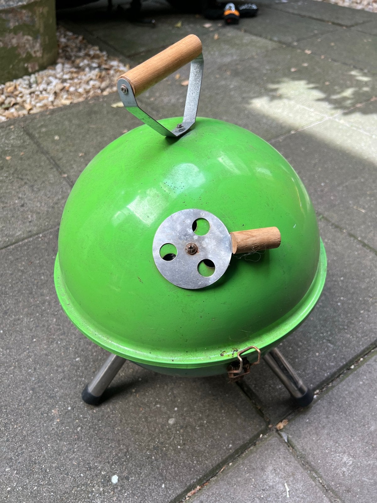 Compacte groene barbecue met deksel, Ophalen of Verzenden, Gebruikt, Met accessoires
