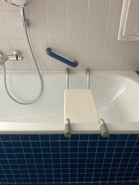 badstoel, badsteun voor bad en steunstangen voor douche, Diversen, Ophalen of Verzenden, Zo goed als nieuw