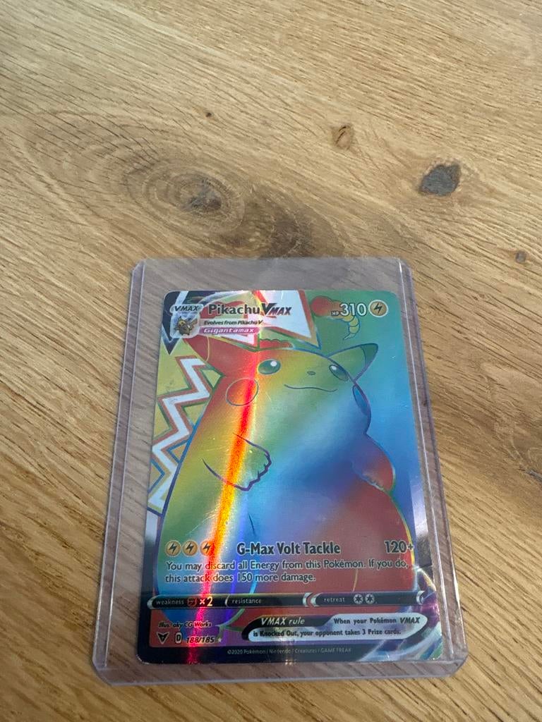 Pikachu VMAX Rainbow holfoil 188/185 Pokémon Kaart, Ophalen of Verzenden, Zo goed als nieuw, Losse kaart, Foil