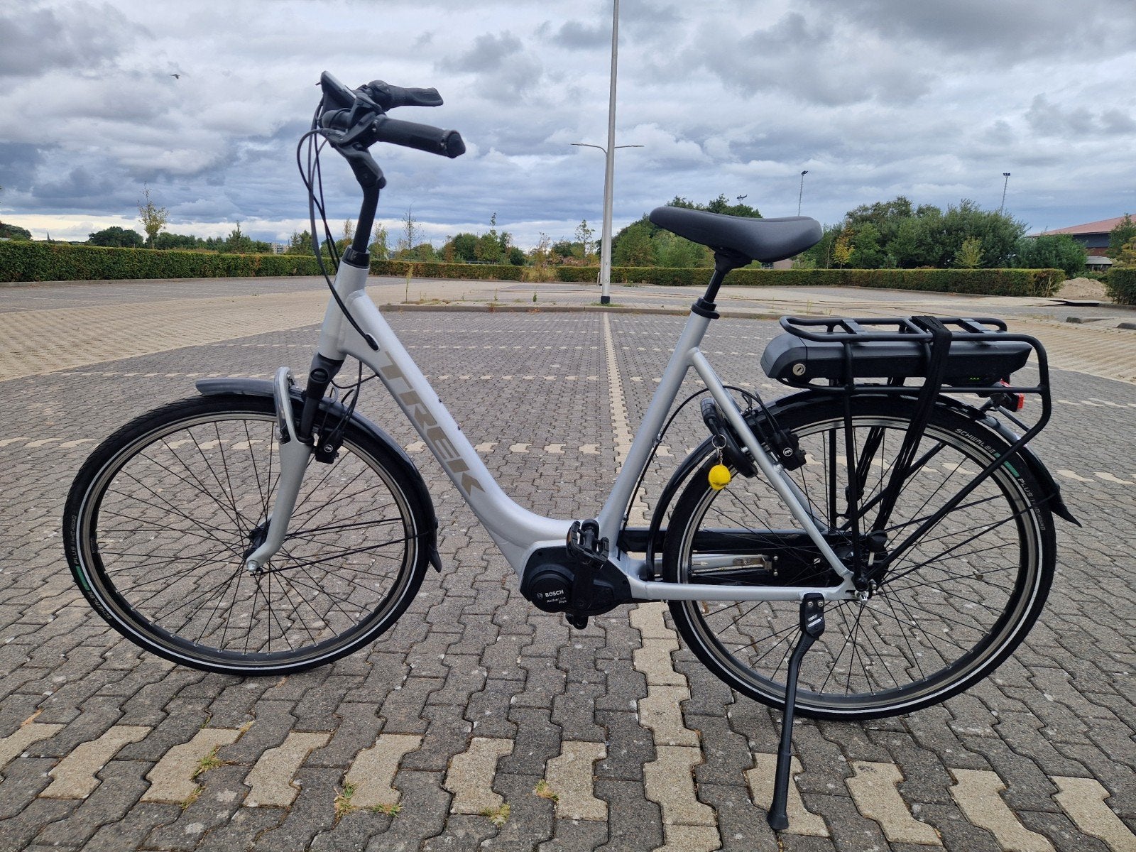 ELEKTRISCHE FIETS TREK DISTRICT +4(BOSCH MIDDEN MOTOR), Ophalen, Zo goed als nieuw, Overige merken