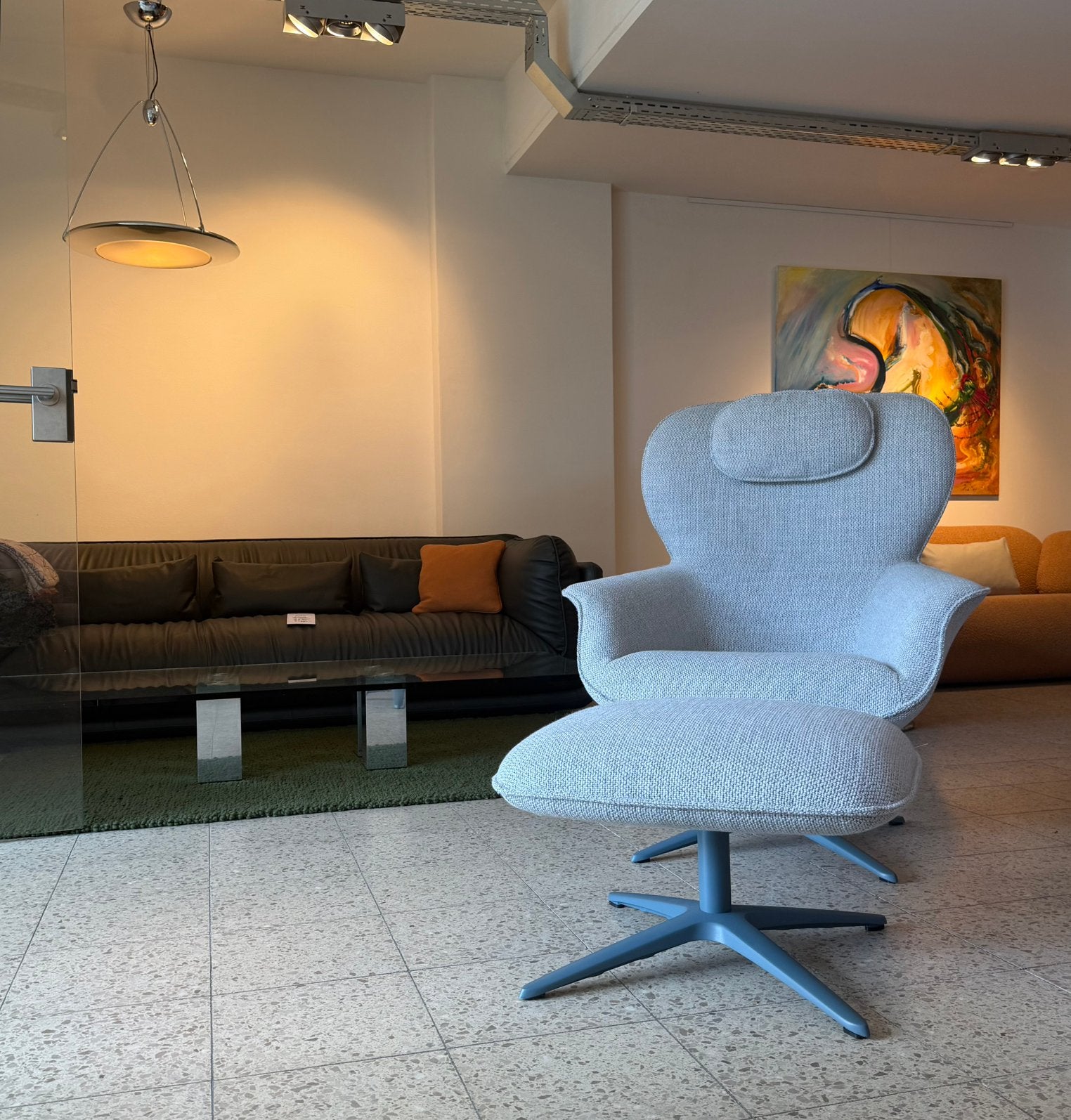 Pode by Leolux fauteuil Flare met hocker NIEUW, Huis en Inrichting, Ophalen, Nieuw, 75 tot 100 cm, Stof