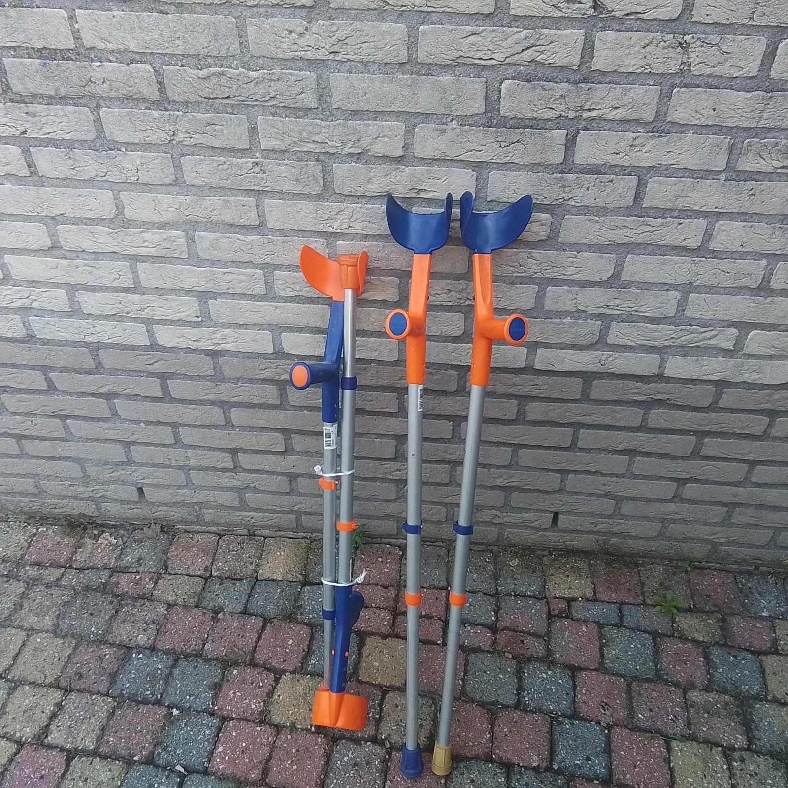 2 x Kinder Elleboogkrukken, Diversen, Stoelenco@hotmail.com, In hoogte verstelbaar, Ophalen of Verzenden, Zo goed als nieuw