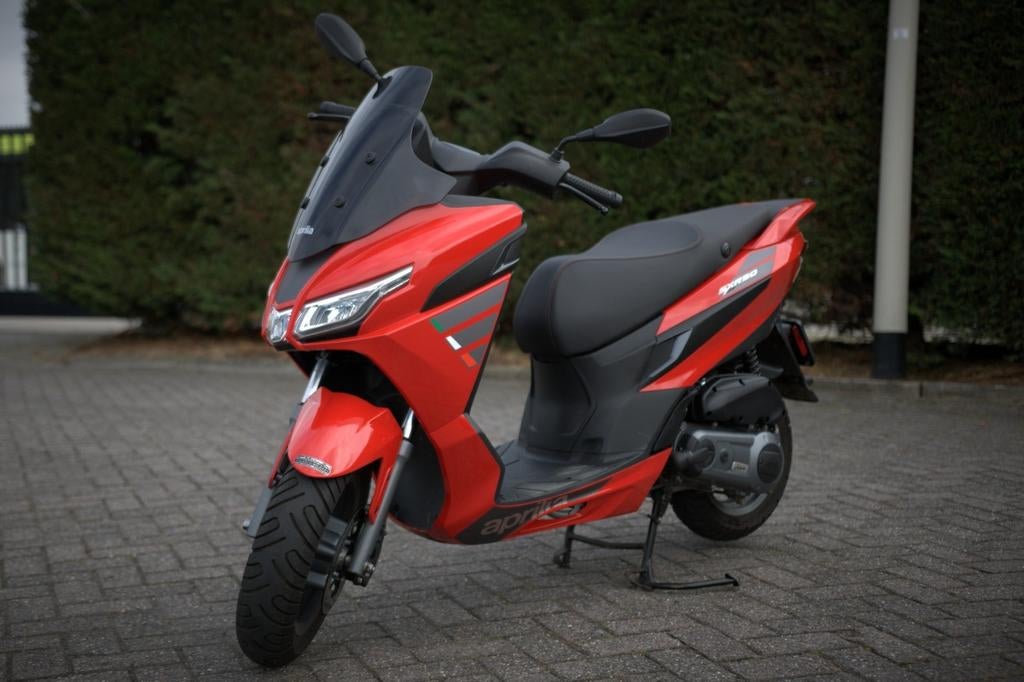 Te koop een Aprilia SXR50 4 Takt in nieuwstaat., Fietsen en Brommers, Scooters | Aprilia, Ophalen, Zo goed als nieuw, Benzine