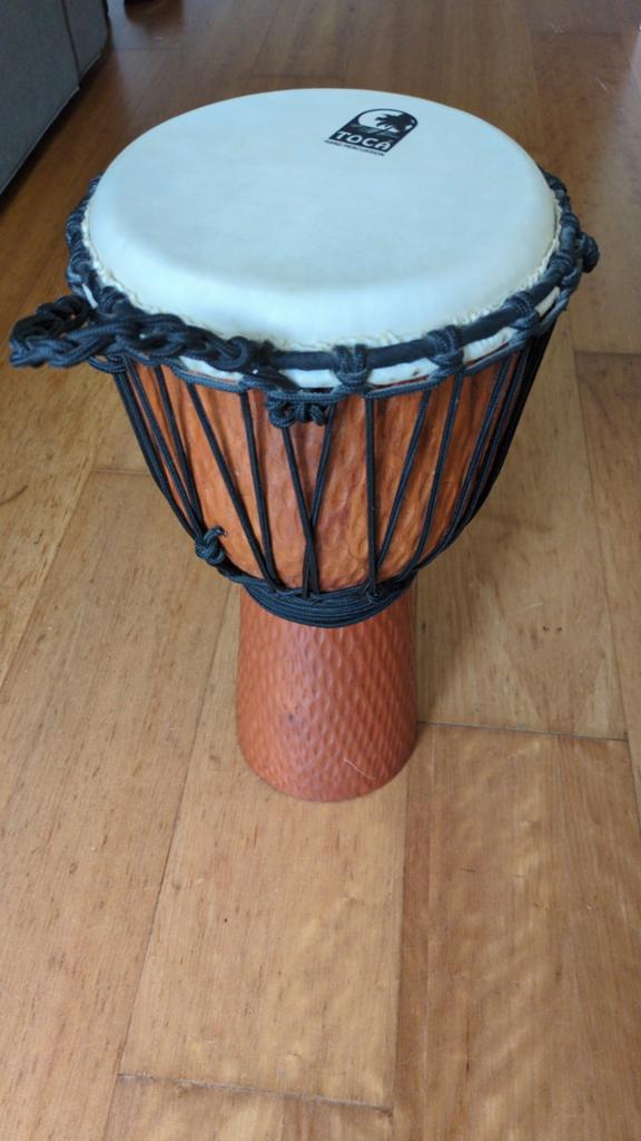 Toca Djembe Mahonie 10 inch, Muziek en Instrumenten, Percussie, Zo goed als nieuw, Trommel, Ophalen of Verzenden