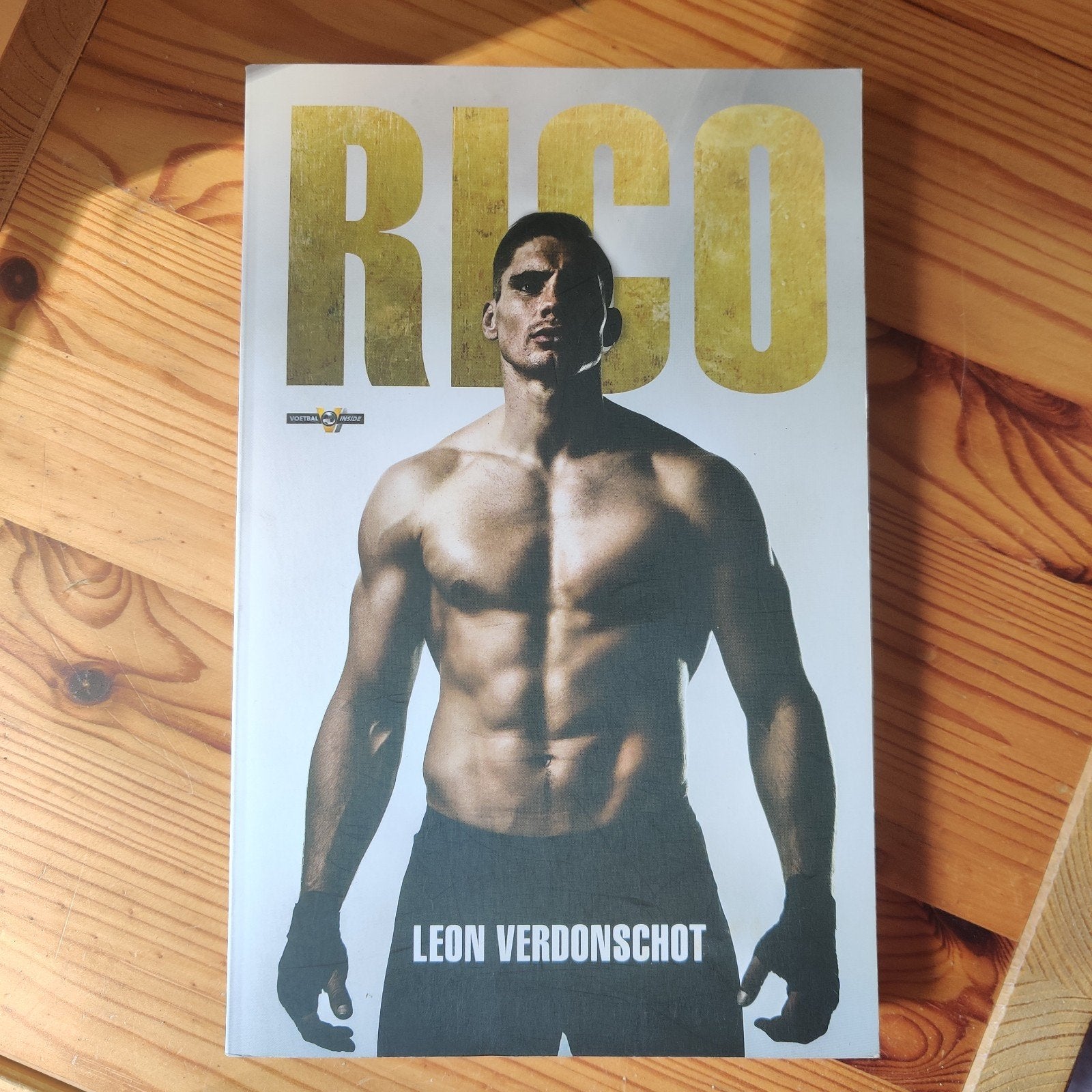 Rico Verhoeven - Het onthullende levensverhaal, Ophalen of Verzenden, Zo goed als nieuw, Leon Verdonschot