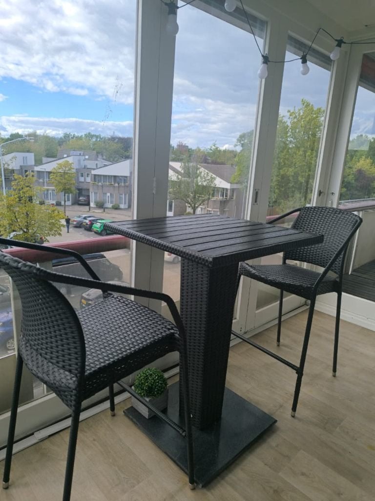 Zwarte wicker barset – bartafel met 2 barstoelen, Ophalen, Gebruikt