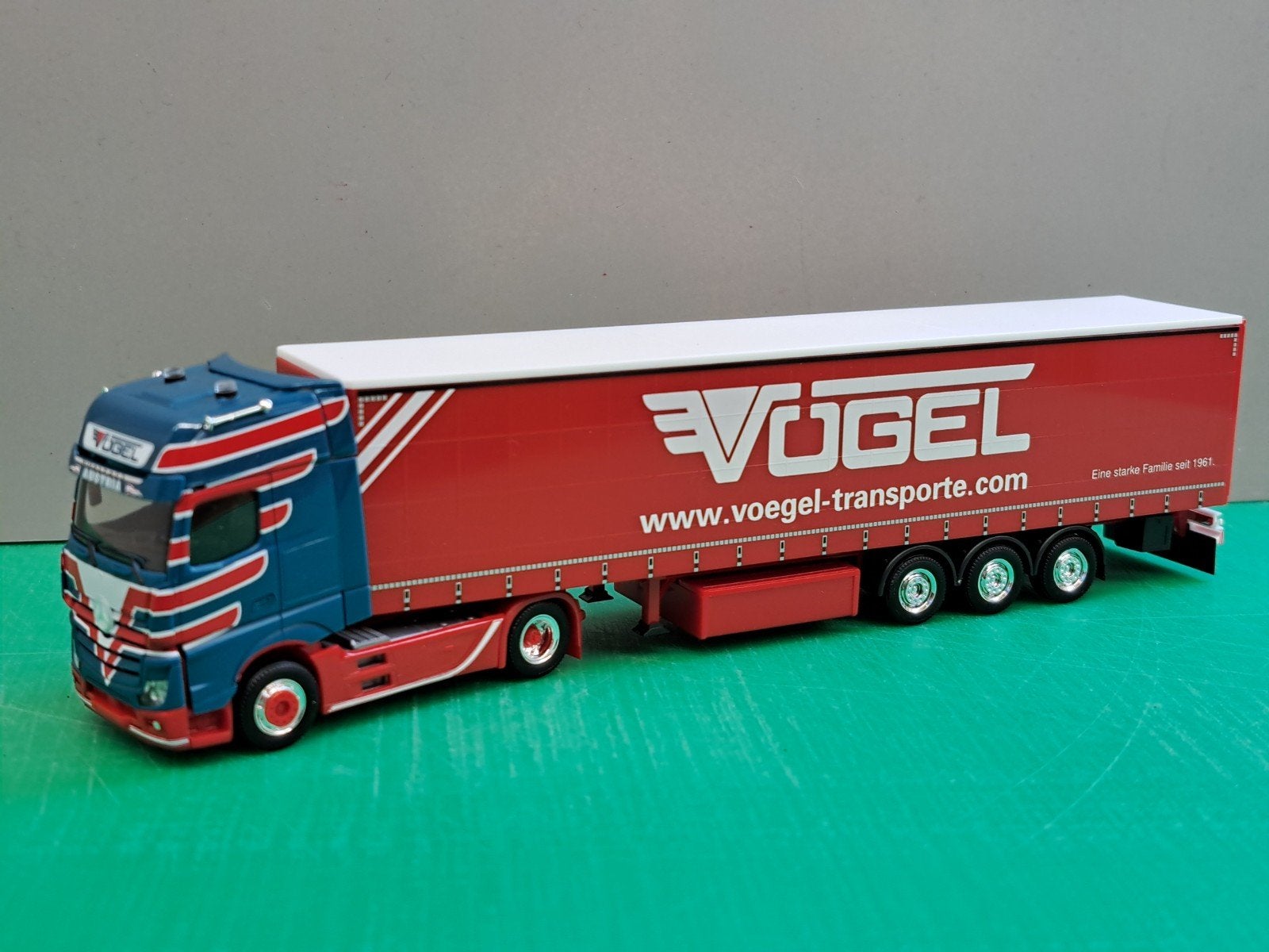 Herpa Mercedes-Benz Actros Gigaspace Vögel transporte 1:87, Ophalen of Verzenden, Nieuw, Bus of Vrachtwagen, Herpa