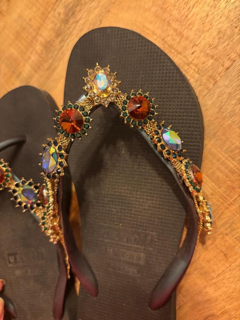 NIEUW! Braziliaanse slippers Uzurii, MAAT 37/38, Kleding | Dames, Slippers, Uzurii, Zwart, Nieuw