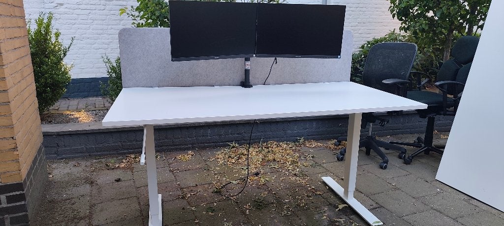 bureau hoog - laag verstelbaar, Ophalen, Zit-sta bureau, 160 cm, Gebruikt