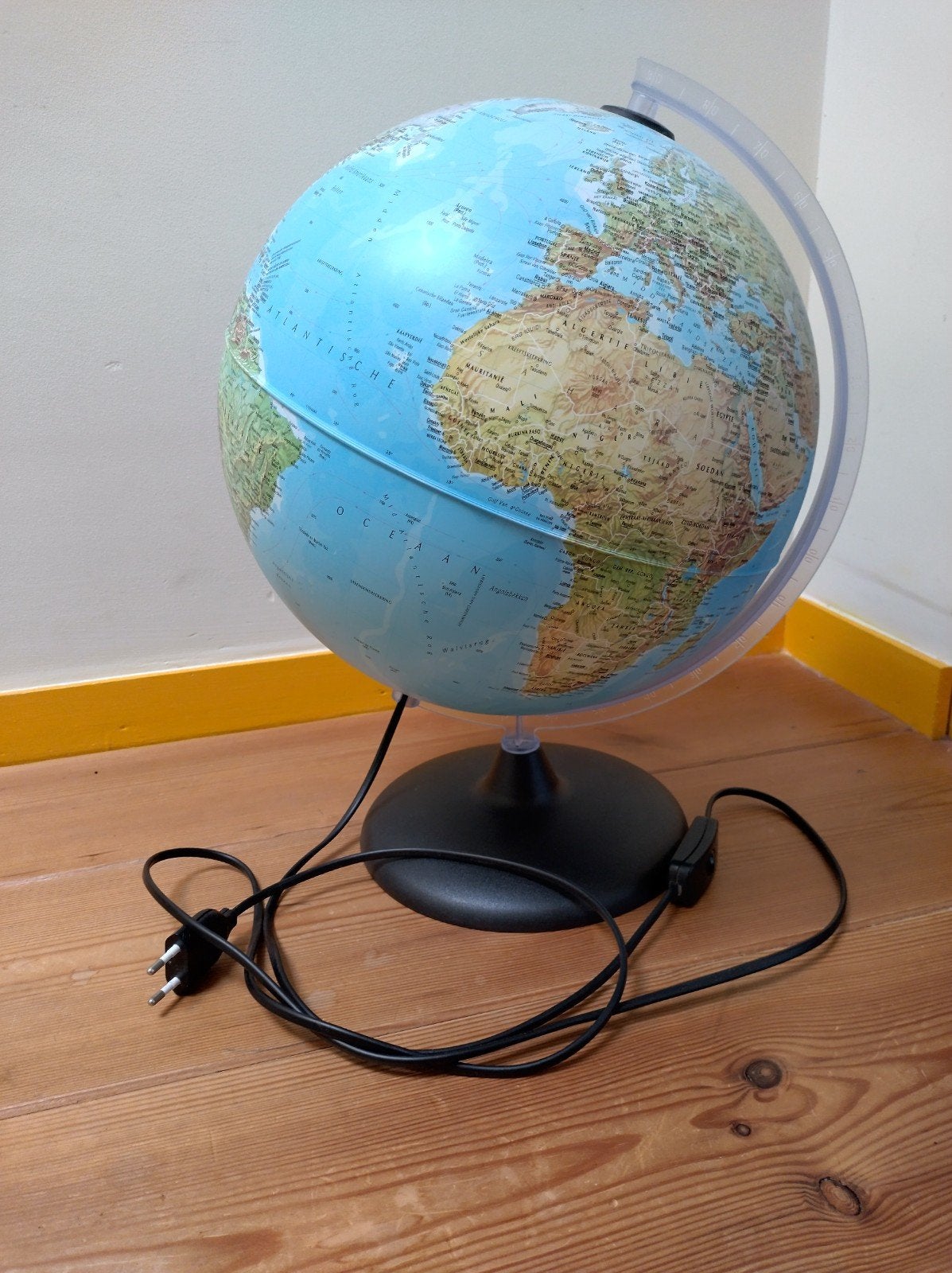 Wereldbol lamp 40 cm doorsnede, Ophalen, Kunststof, Educatief, Zo goed als nieuw