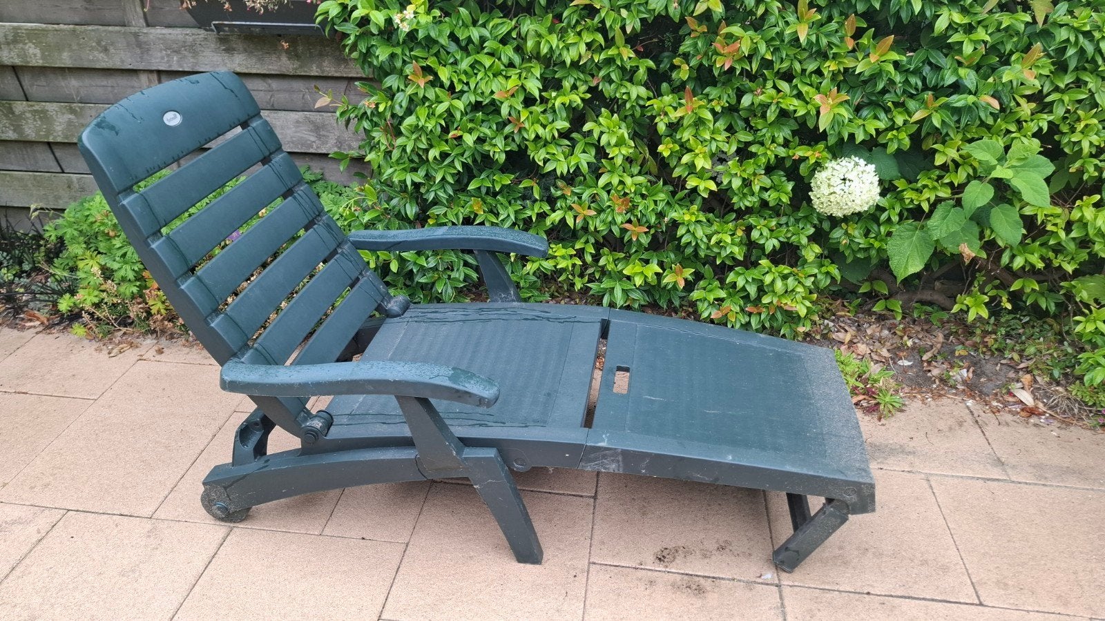 Hartman Kunststof Ligbed Groen - Inklapbaar & Verrijdbaar, Tuin en Terras, Ophalen, Gebruikt, Kunststof, Verrijdbaar