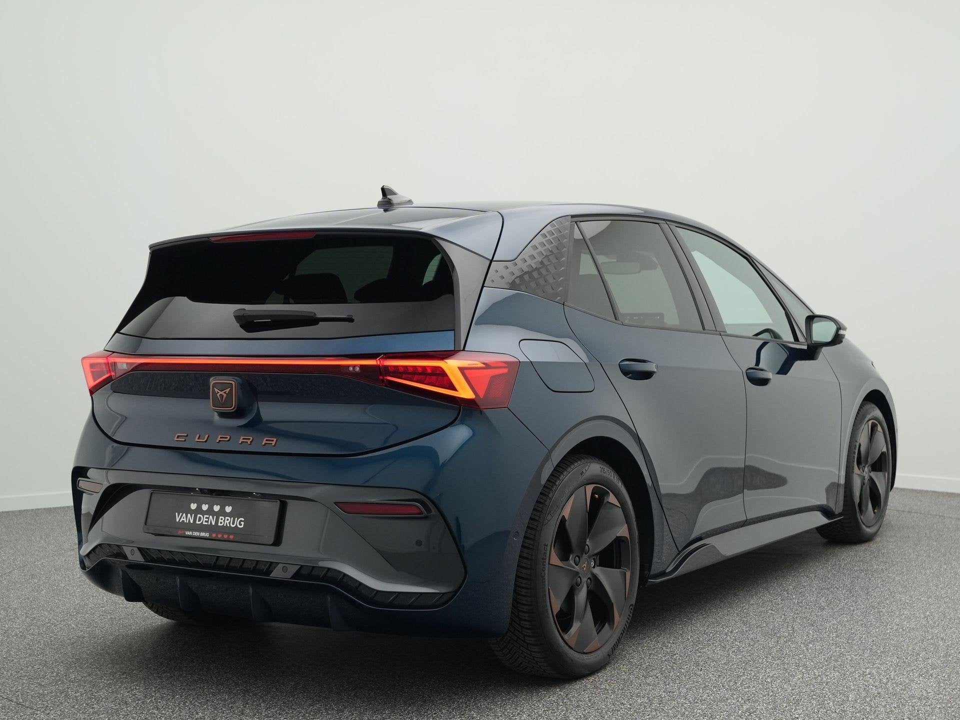 CUPRA Born Business 62 kWh 204 pk | Navigatie | LED | 360 Ca, Auto's, Automaat, Gebruikt, Zwart, 1728 kg