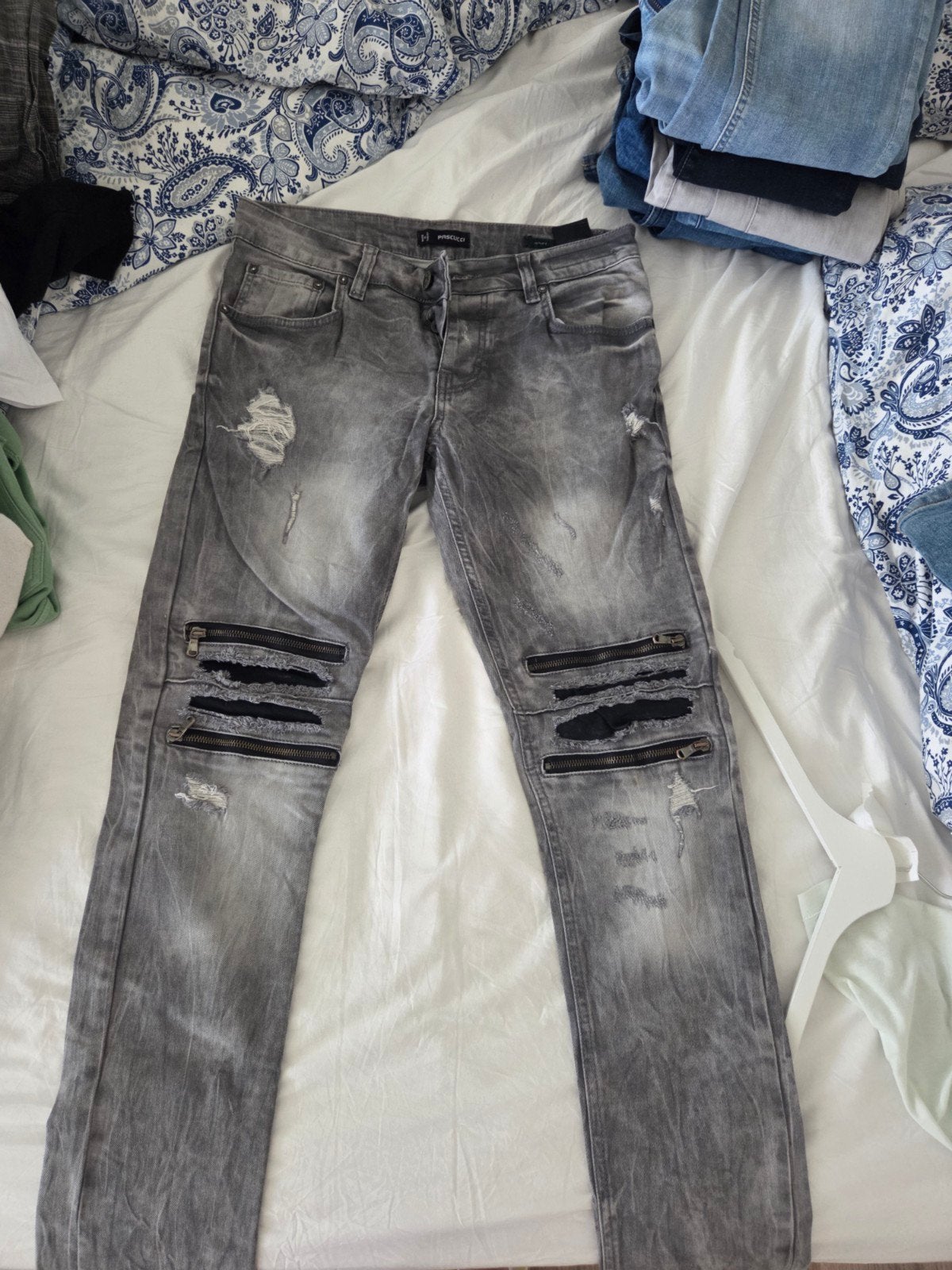 Grijze biker jeans met ritsen - Maat 31-3, Ophalen of Verzenden, Gedragen, Grijs, W33 - W34 (confectie 48/50)
