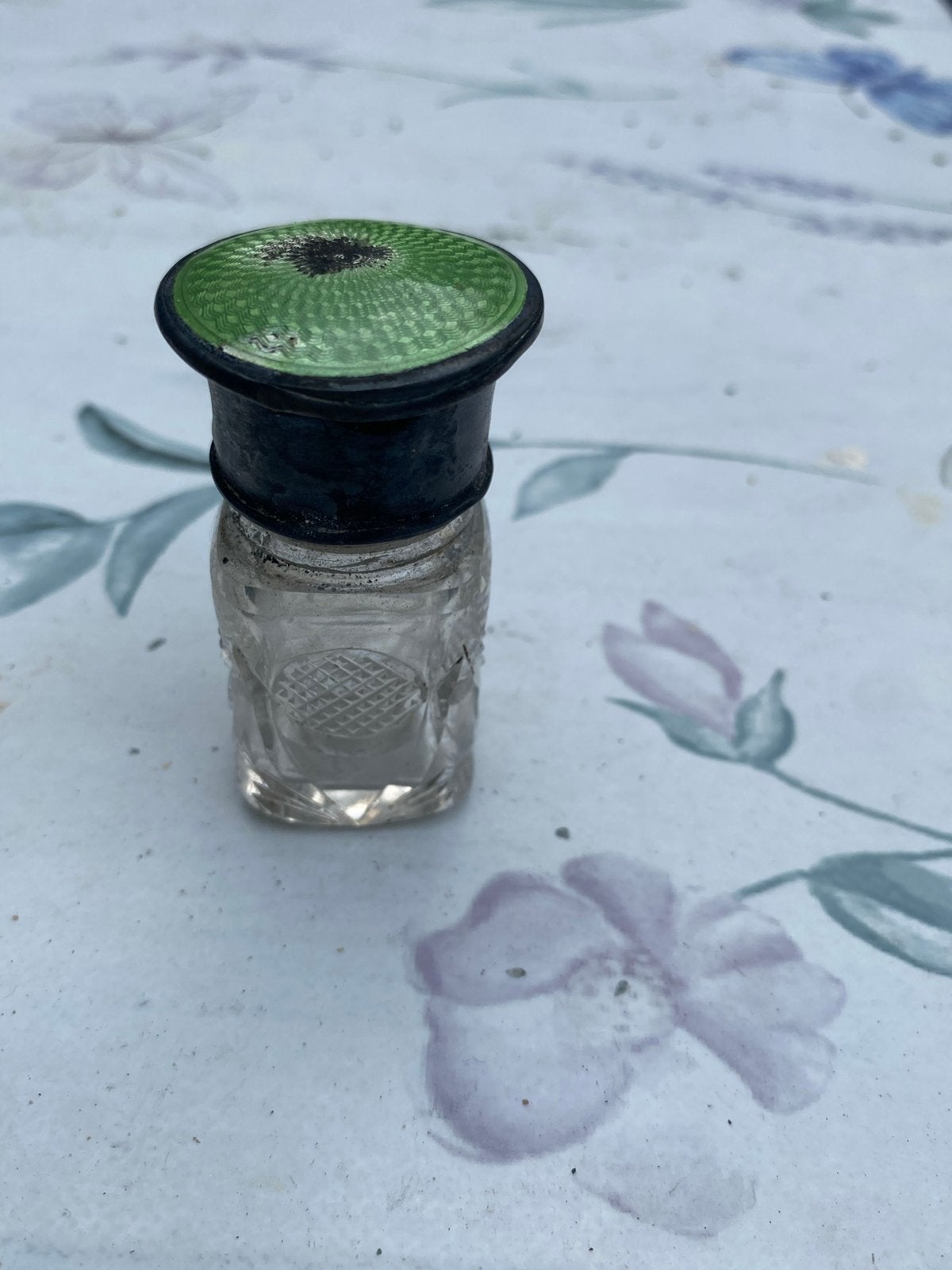 Antieke zoutkelder met geëmailleerde deksel, Ophalen of Verzenden