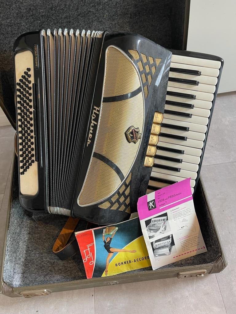 Hohner Accordeon uit 1958 met originele factuur, Muziek en Instrumenten, Ophalen, Gebruikt, 80-bas, Toetsaccordeon