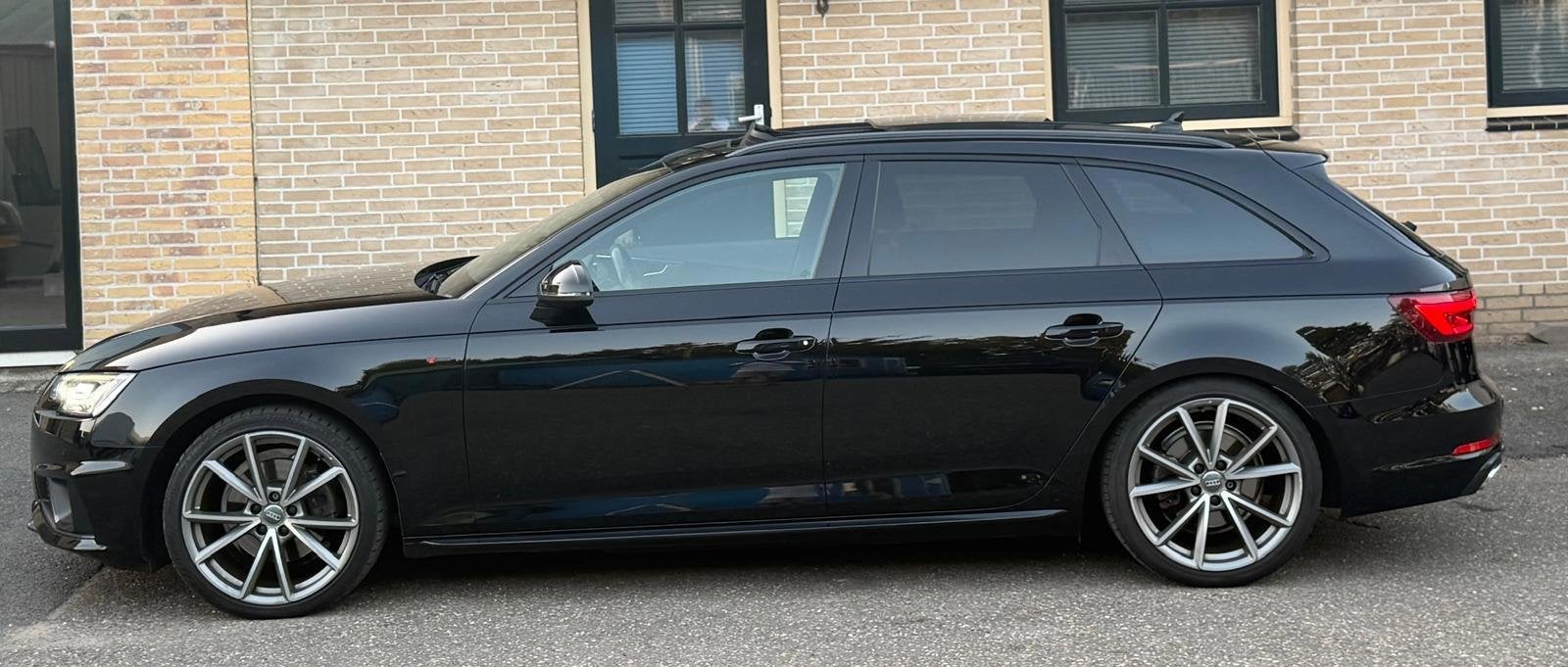 Audi A4 Avant 40 TFSI S line black edition|full options, Stof, Gebruikt, 1984 cc, Automatische klimaatregeling
