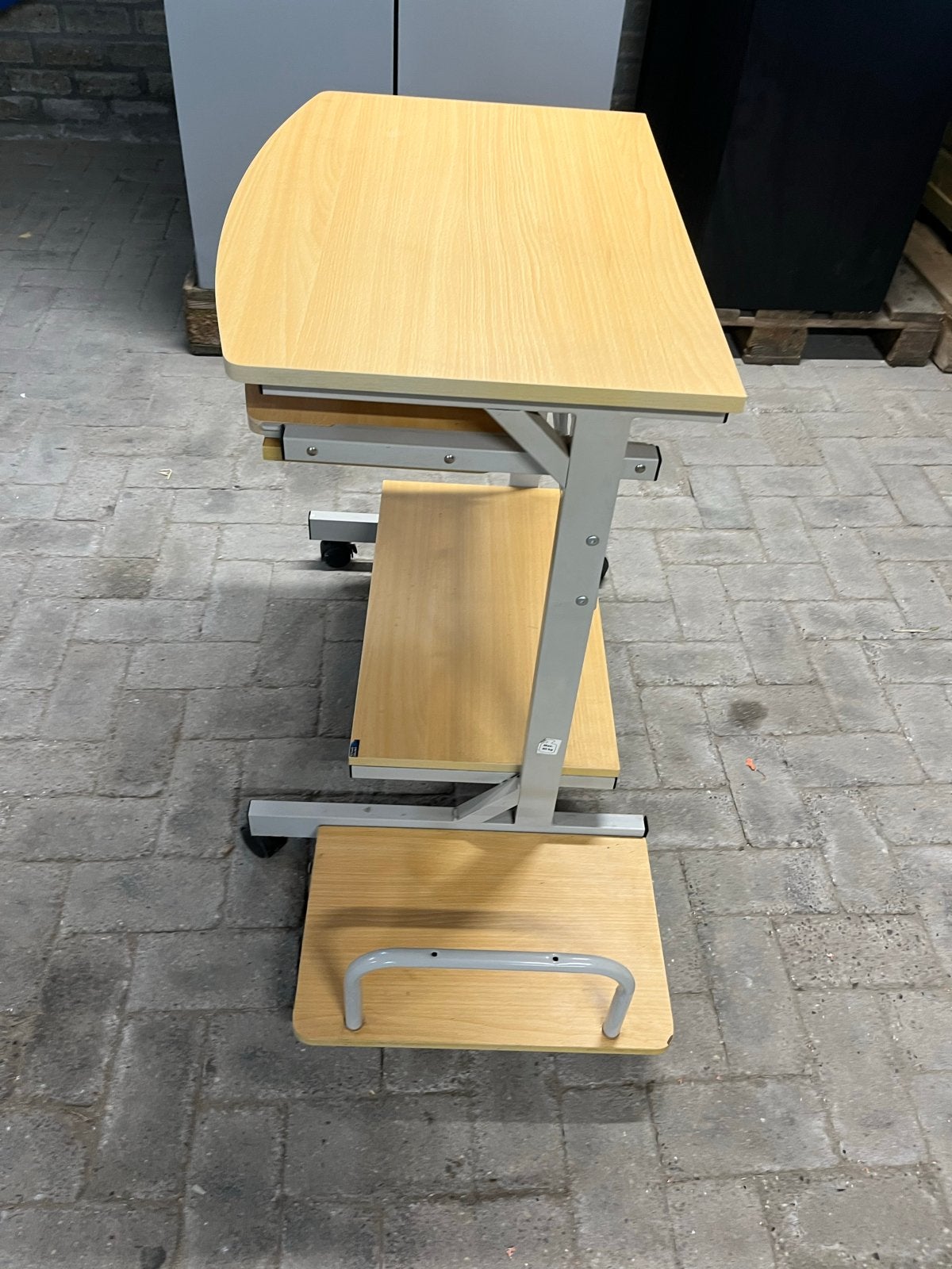 Compacte Computertafel met Wielen - 54x96,5x79,5cm, Ophalen, Gebruikt, Spaanplaat of MDF, Bruin