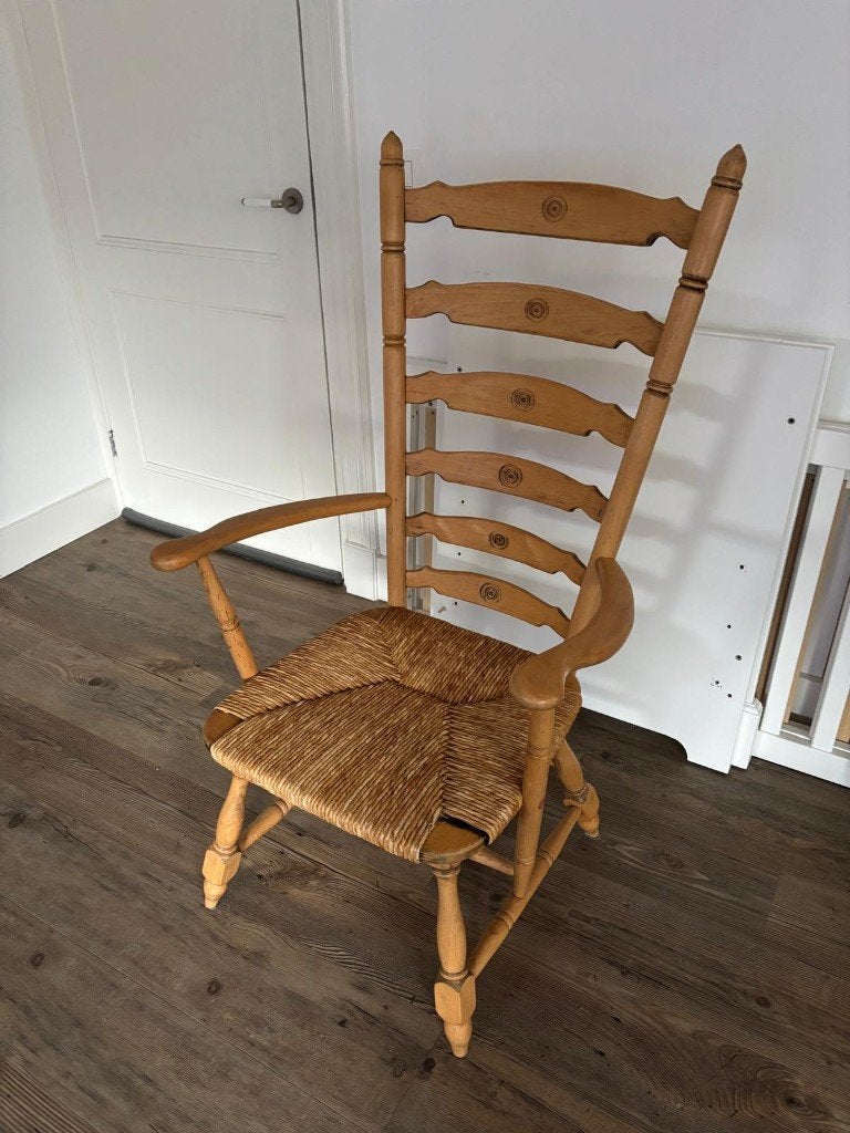 Ladderrug armstoel, Huis en Inrichting, Stoelen, Ophalen, Gebruikt, Bruin, Klassiek vintage antiek