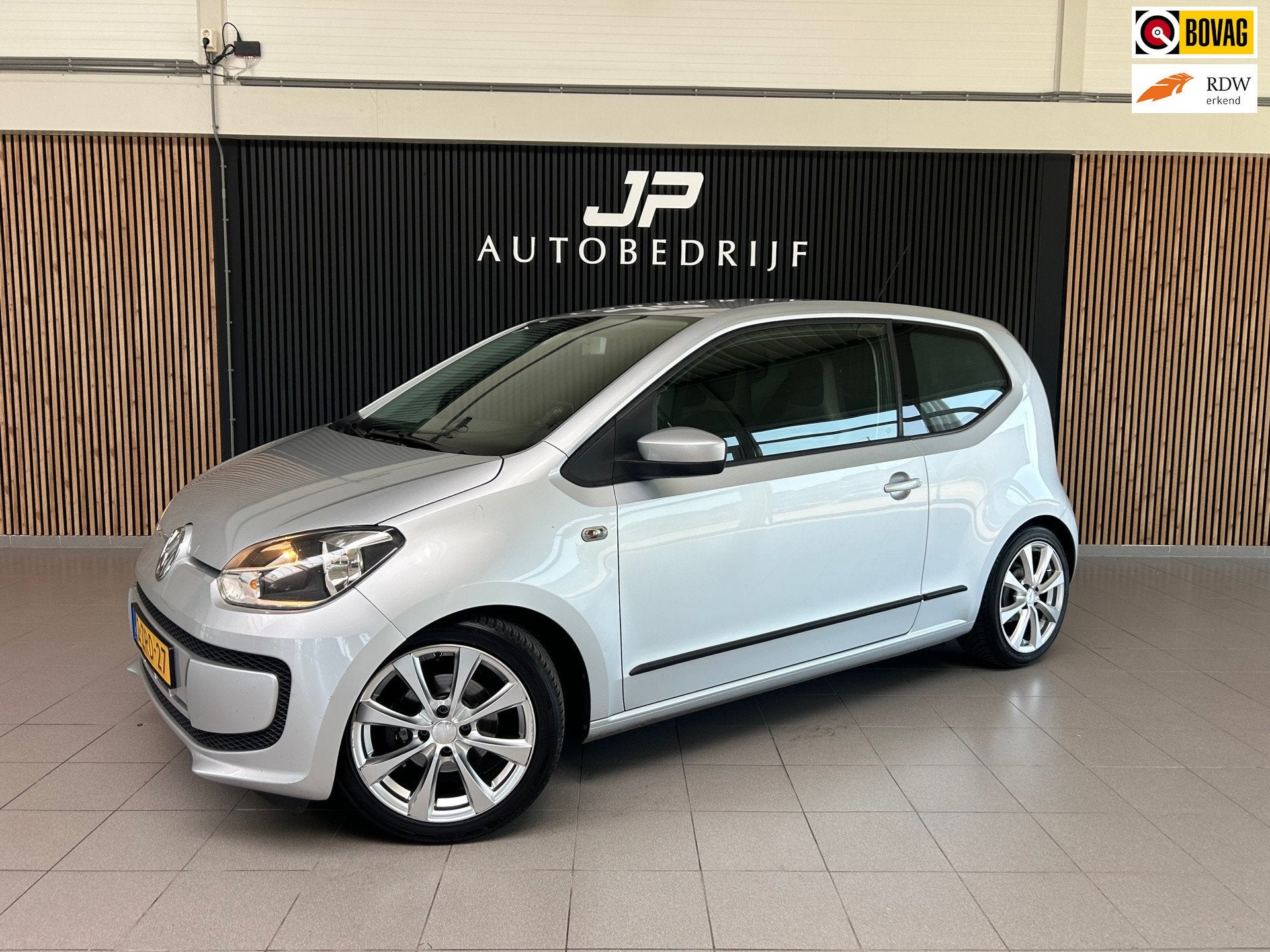 Volkswagen Up! 1.0 take up! BlueMotion AIRCO|NAVI|16INCH-LM, Voorwielaandrijving, Euro 5, Stof, Gebruikt