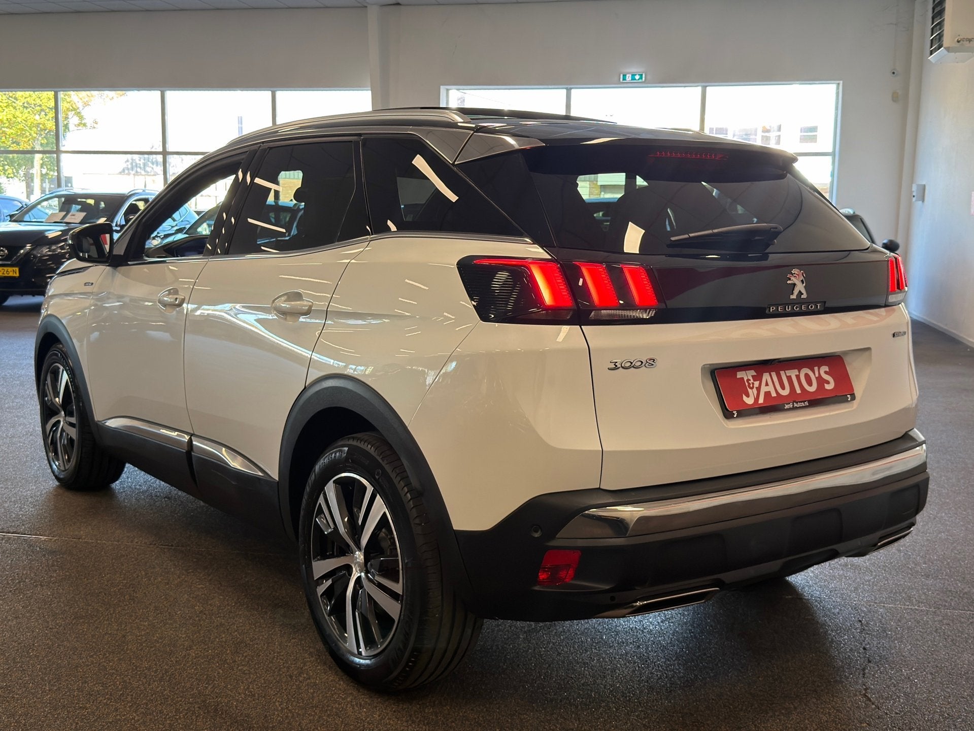 Peugeot 3008 1.2 PureTech GT-Line|NAVIGATIE|CAMERA|PANORAMA|, Gebruikt, 1199 cc, Met garantie (alle), Wit