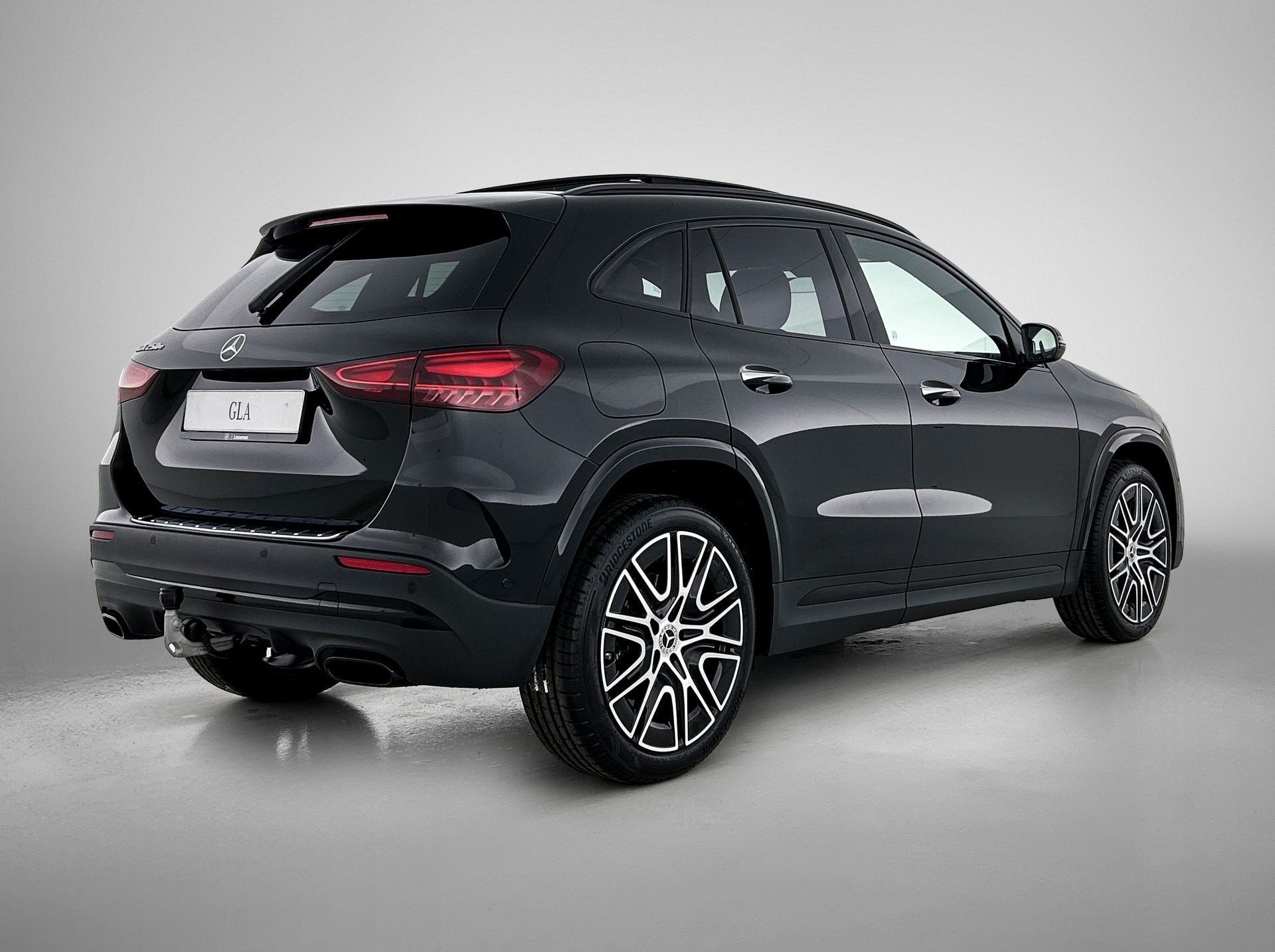 Mercedes-Benz GLA 250 e 140 Year Edition | Plus pakket | Nig, Zwart, 4 cilinders, 15 kWh, Zwart