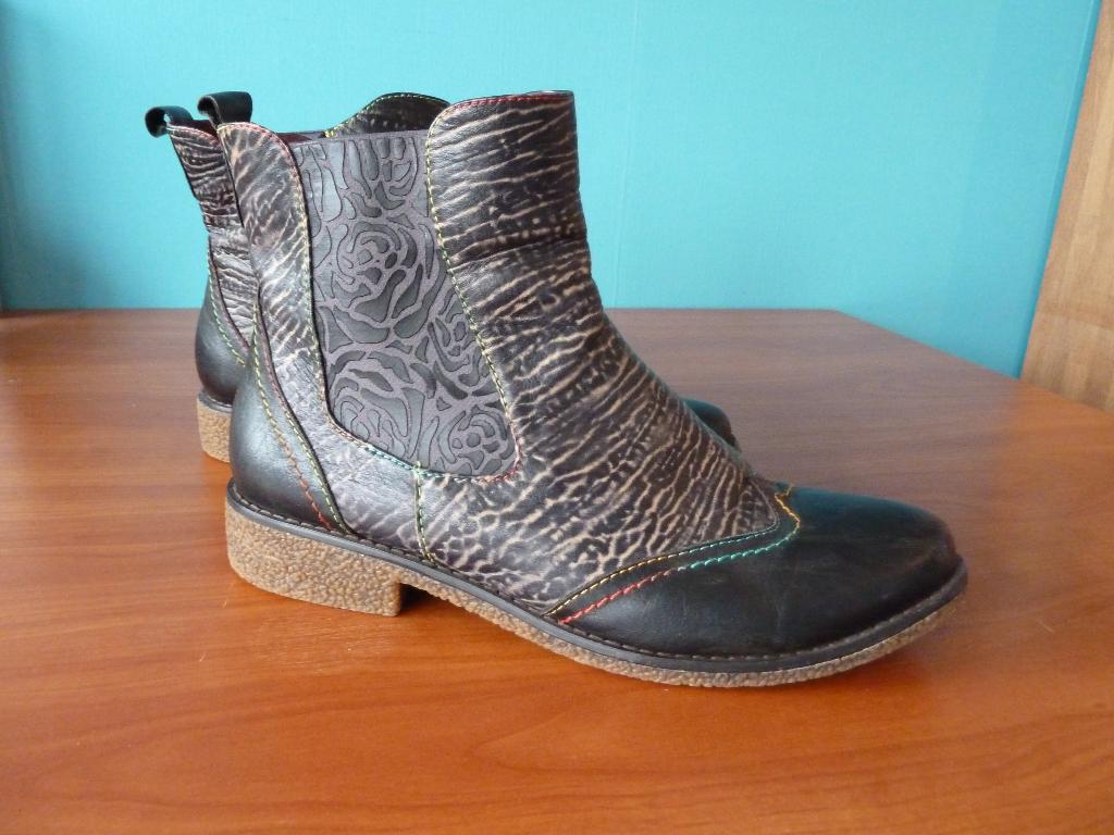 Laura Vita laarsjes, Kleding | Dames, Schoenen, Zwart, Lage of Enkellaarzen, Ophalen of Verzenden, Gedragen
