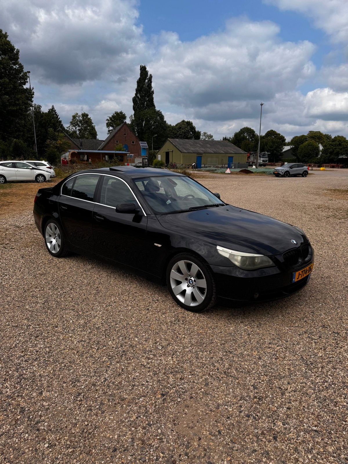 BMW 5-Serie 3.0 I 530 AUT 2005 Zwart, Auto's, BMW, Automaat, Achterwielaandrijving, Zwart, 2000 kg