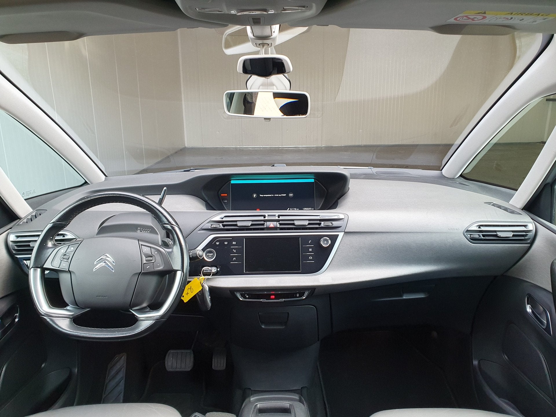 Citroën C4 Picasso 1.2 PureTech Business PANO/CARPLAY/MASSA, Gebruikt, 1199 cc, 1470 kg, Leder en Stof