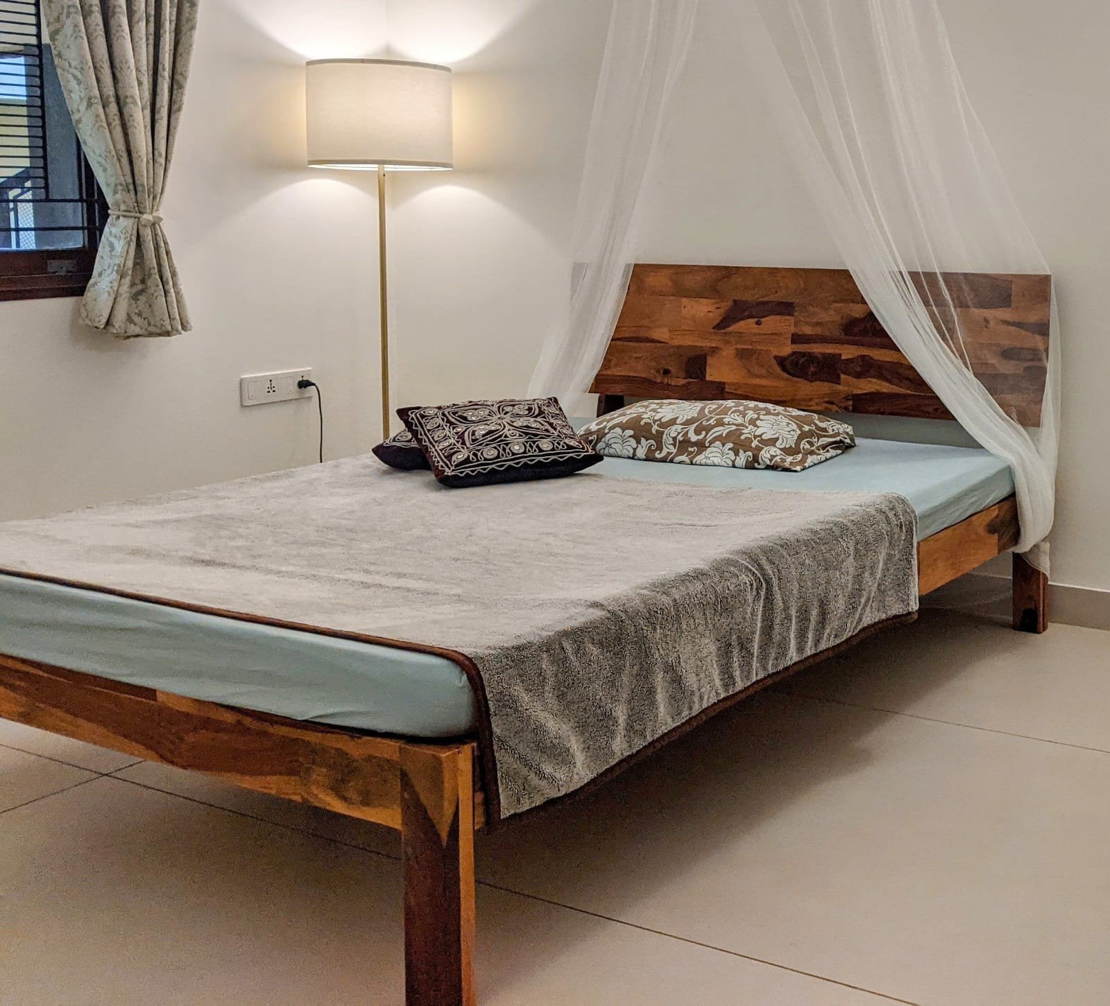 Antique Solid Wood (Indian Rosewood Bed) 160*200 cm, Huis en Inrichting, Ophalen, Gebruikt, Tweepersoons, 200 cm