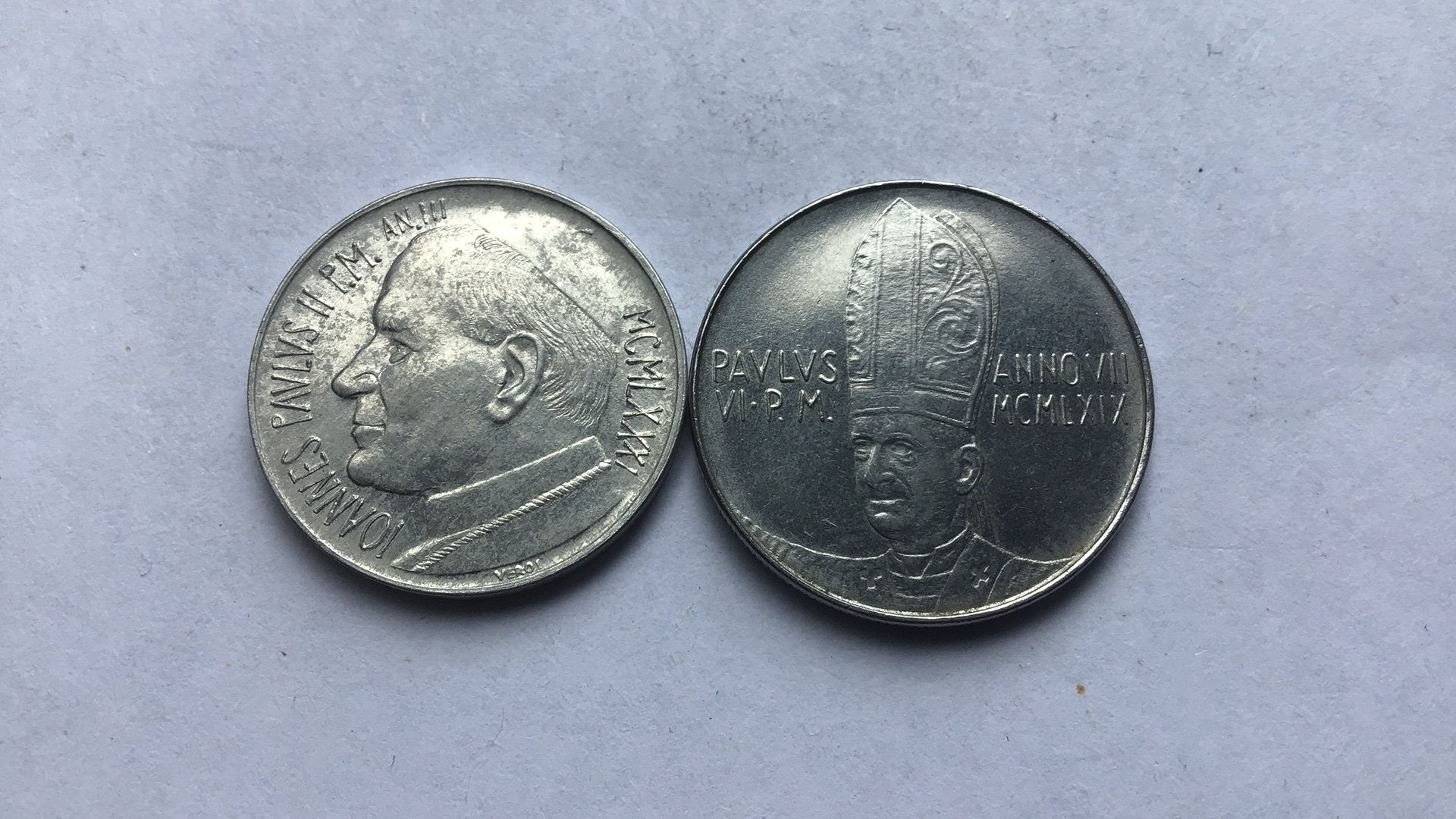 Vaticaan 10 lire 1981 en 50 lire 1969., Ophalen of Verzenden, Overige landen