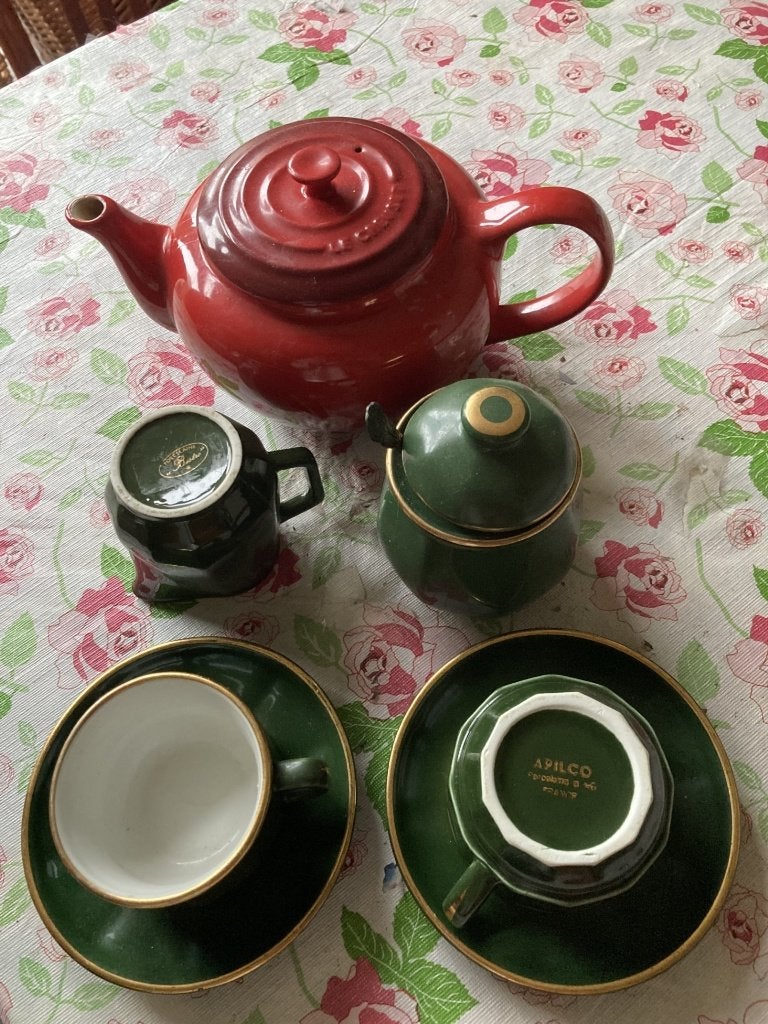 theepot Creuset, melk- en suikerpot Apilco 2x kop en schotel, Huis en Inrichting, Gebruikt, Overige typen, Vintage, Ophalen of Verzenden